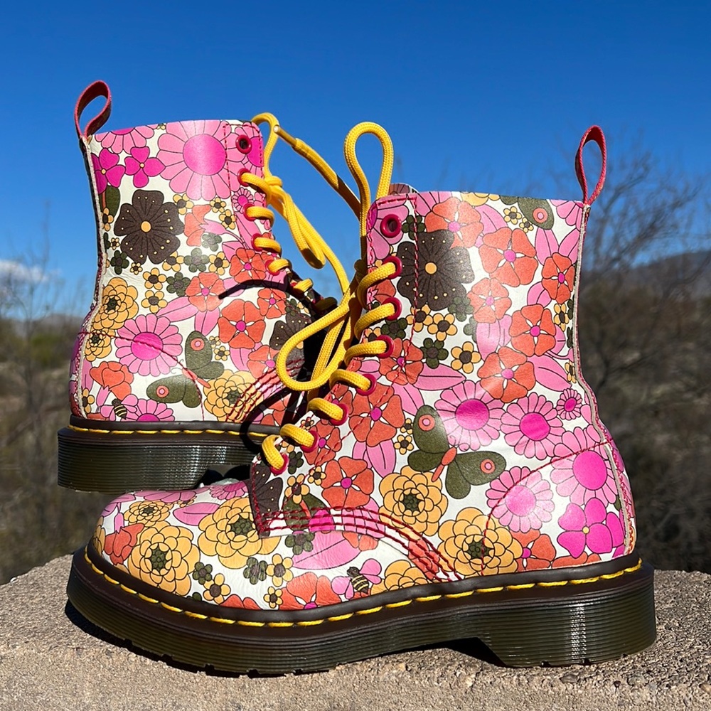 🌸 Dr. Martens Pink Flowered 1460 Pascal Vintage Floral Boots 🌺